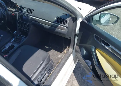 2017 Volkswagen Passat 1.8T Se z USA, uszkodzony, nr VIN 1VWBT7A38HC019341